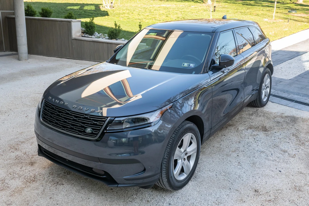 2025 Land Rover Range Rover Velar - Image 9 of 31