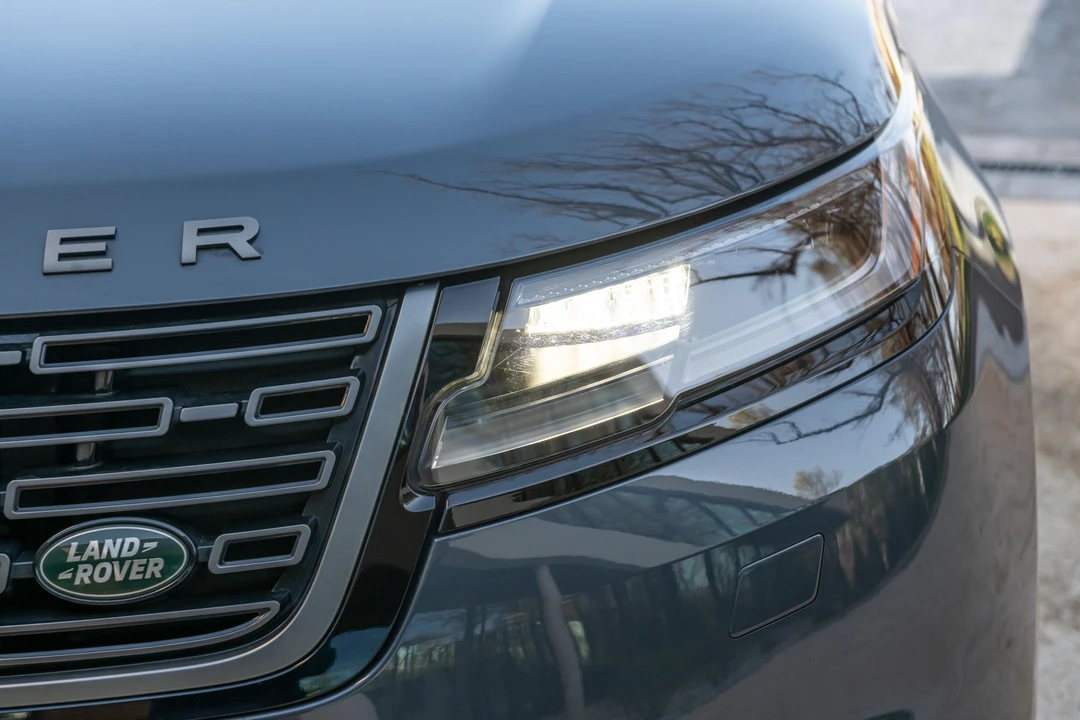 2025 Land Rover Range Rover Velar - Image 20 of 31