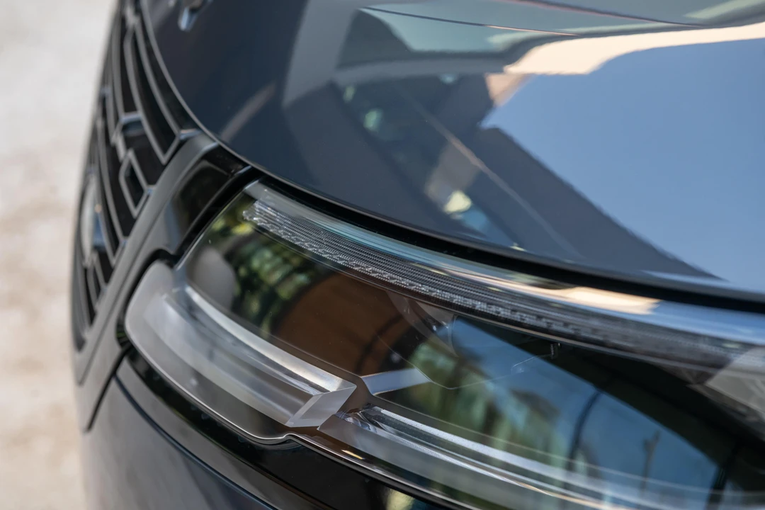 2025 Land Rover Range Rover Velar - Image 22 of 31