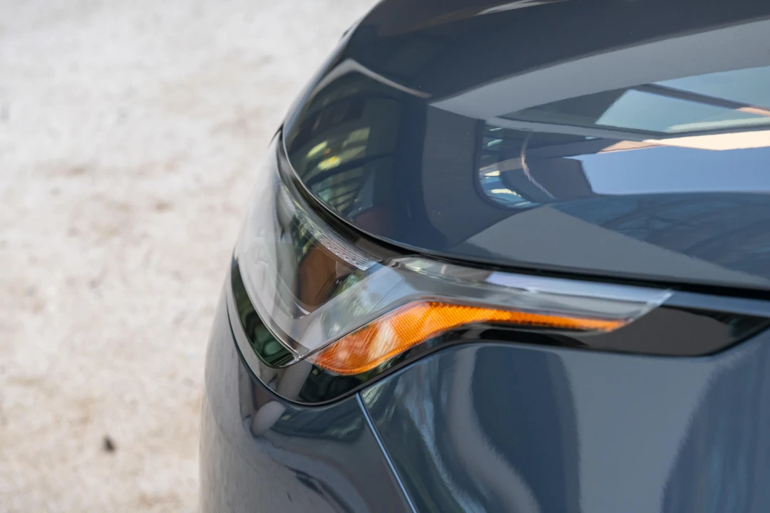 2025 Land Rover Range Rover Velar - Image 23 of 31