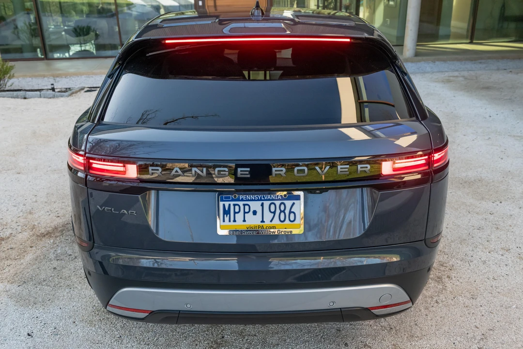 2025 Land Rover Range Rover Velar - Image 11 of 31
