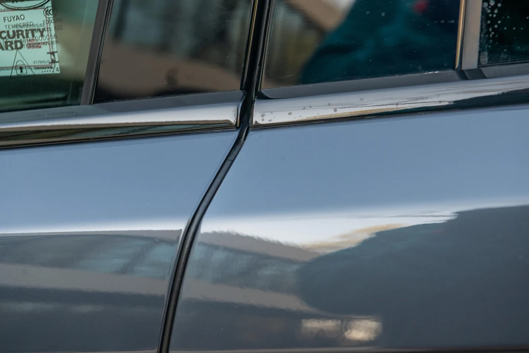 2025 Land Rover Range Rover Velar - Image 28 of 31