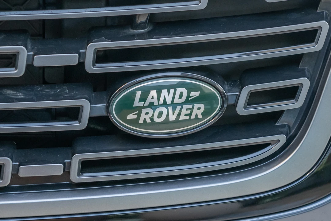 2025 Land Rover Range Rover Velar - Image 19 of 31