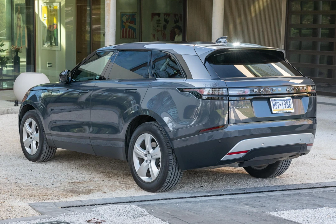 2025 Land Rover Range Rover Velar - Image 4 of 31