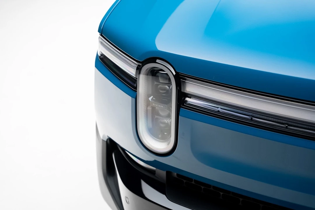 2025 Rivian R1T - Image 11 of 21