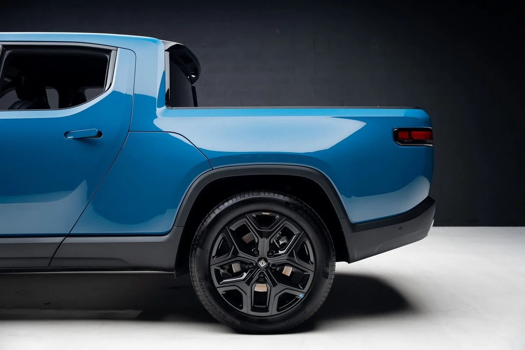 2025 Rivian R1T - Image 19 of 21