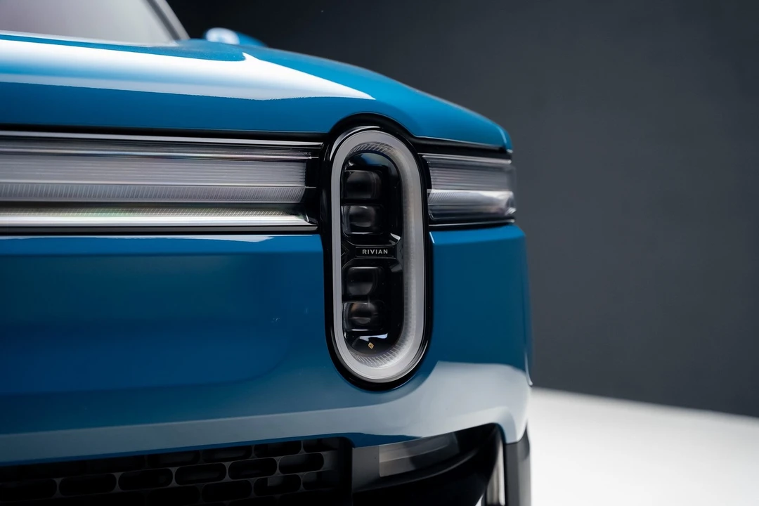 2025 Rivian R1T - Image 9 of 12
