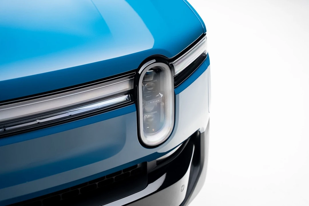 2025 Rivian R1T - Image 10 of 12