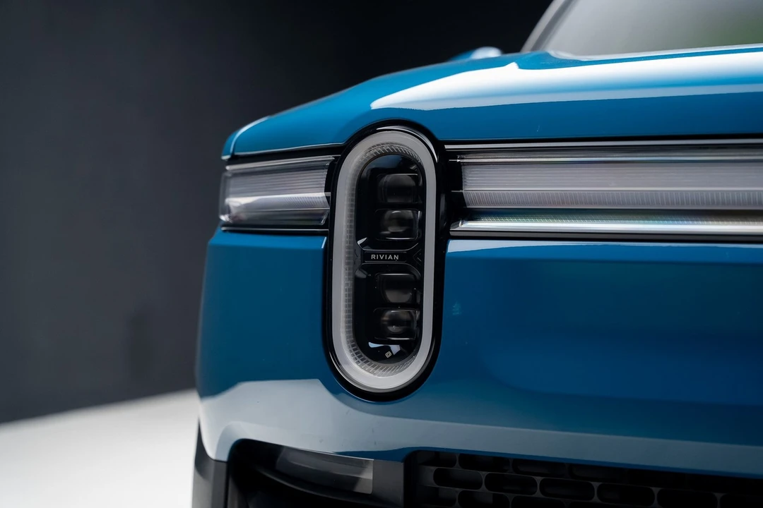 2025 Rivian R1T - Image 8 of 12