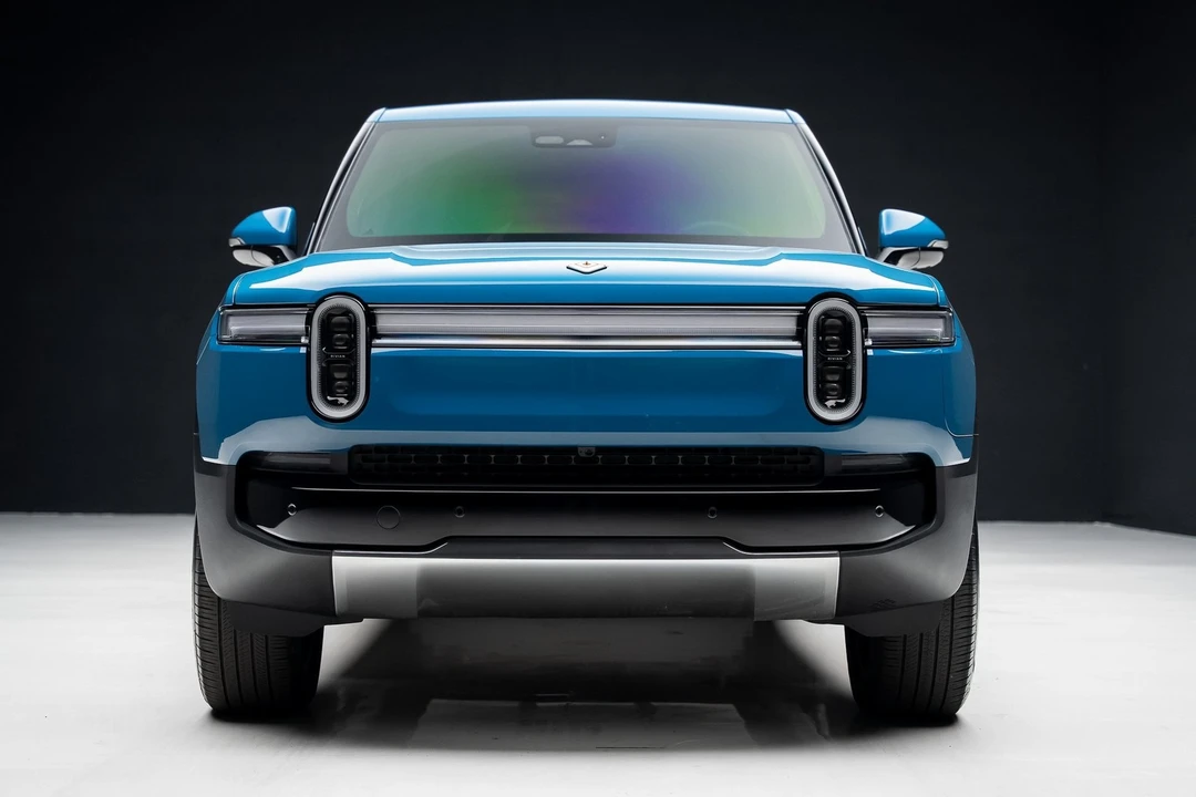 2025 Rivian R1T - Image 7 of 12