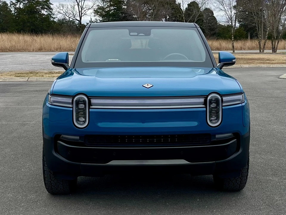 2025 Rivian R1S - Image 6 of 12