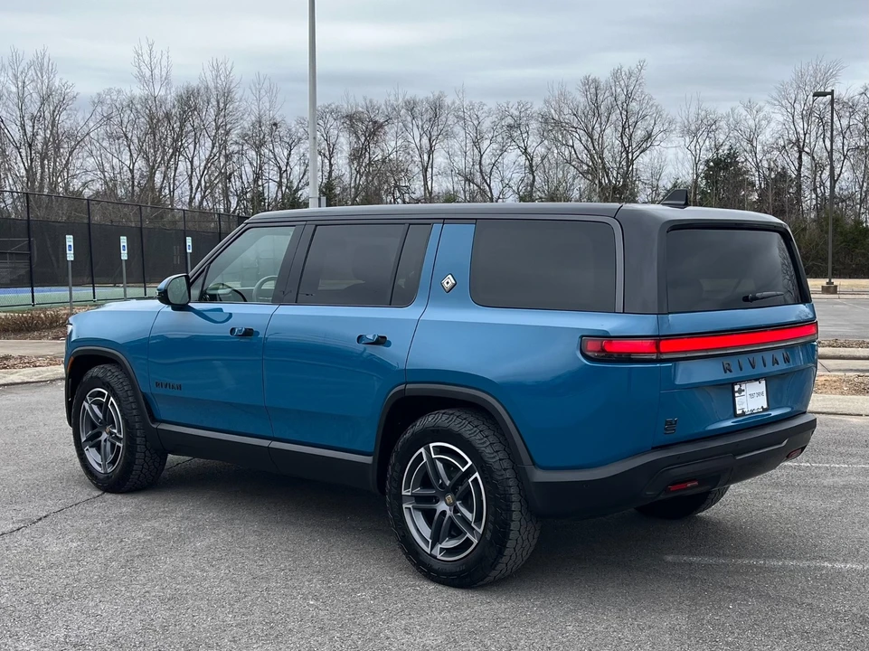 2025 Rivian R1S - Image 4 of 12