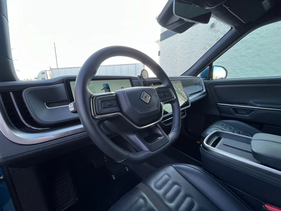 2025 Rivian R1S - Image 10 of 12