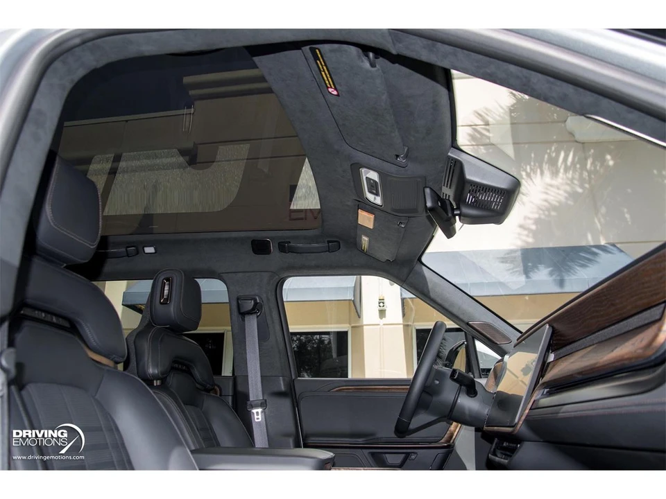 2025 Rivian R1S - Image 12 of 31