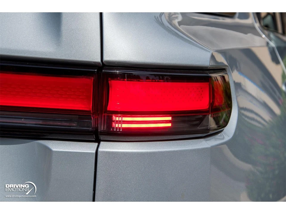 2025 Rivian R1S - Image 24 of 31