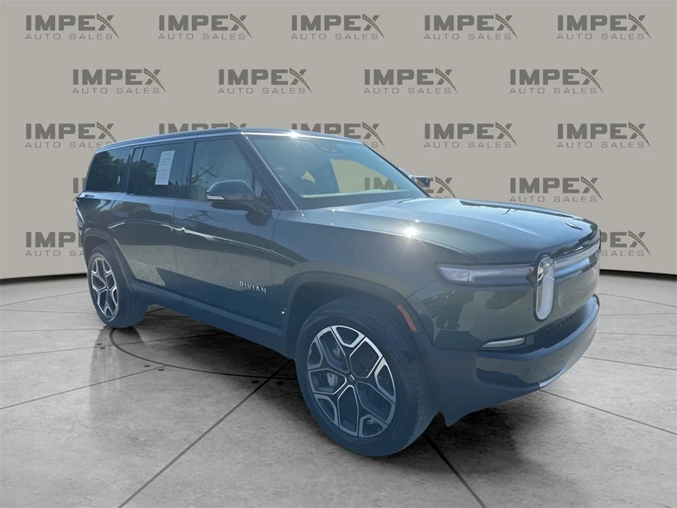2025 Rivian R1S - Image 7 of 12
