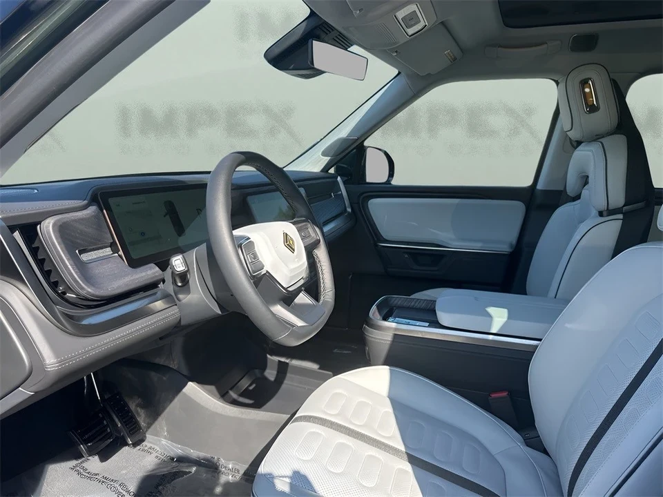 2025 Rivian R1S - Image 9 of 12