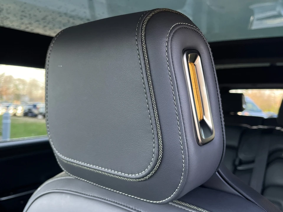 2025 Rivian R1S - Image 12 of 12