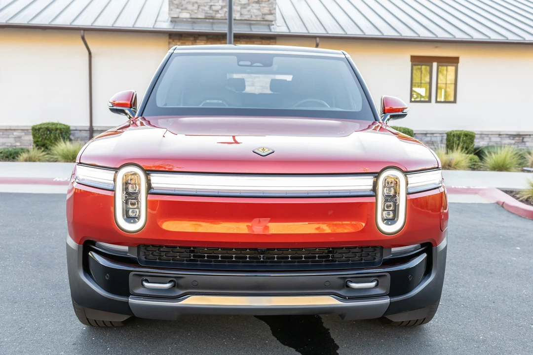 2025 Rivian R1S - Image 6 of 31