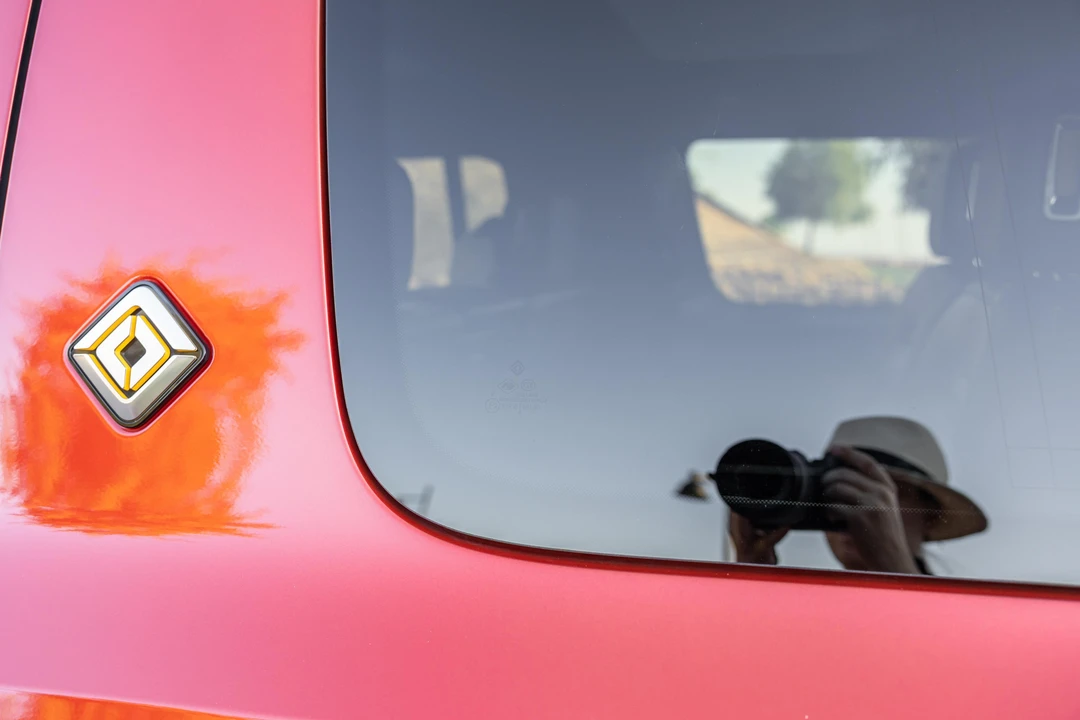 2025 Rivian R1S - Image 31 of 31