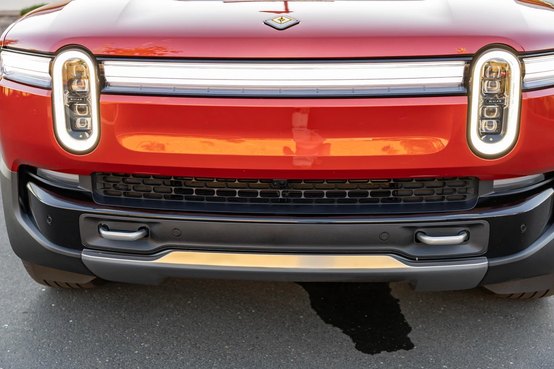 2025 Rivian R1S - Image 17 of 31