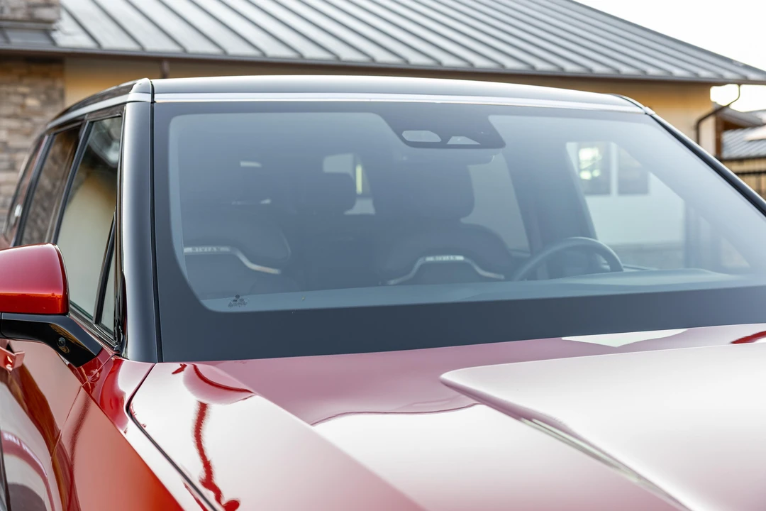 2025 Rivian R1S - Image 24 of 31