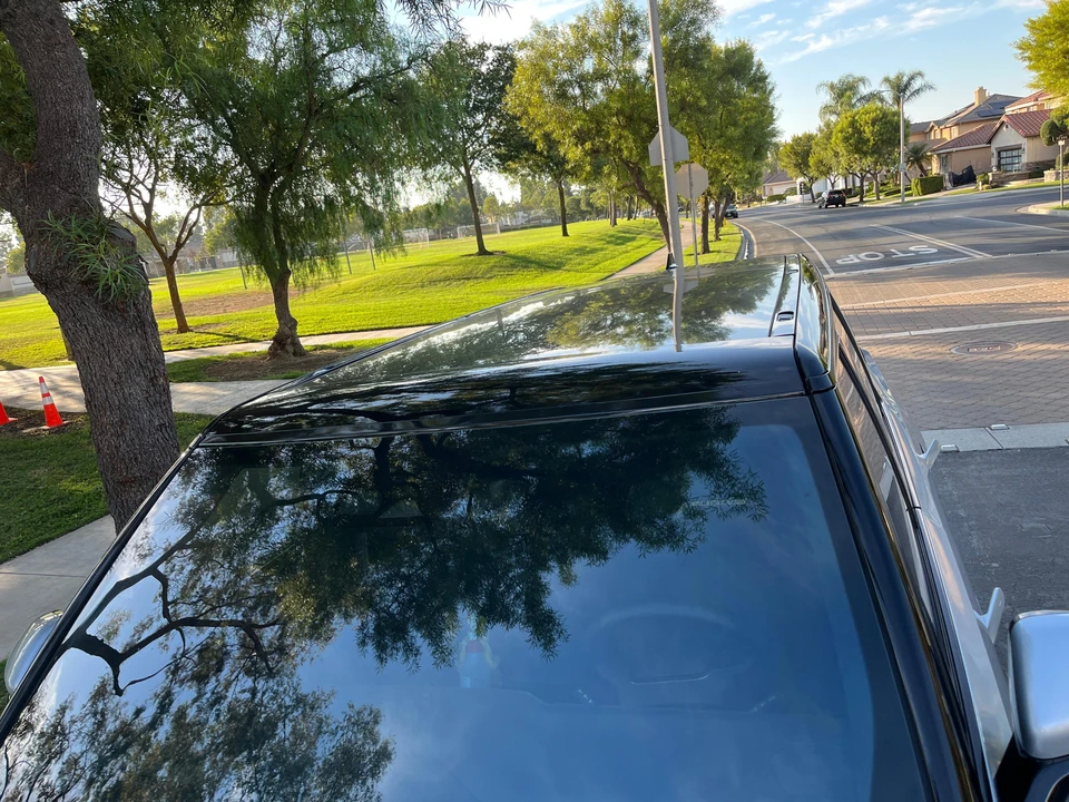 2025 Rivian R1S - Image 17 of 31