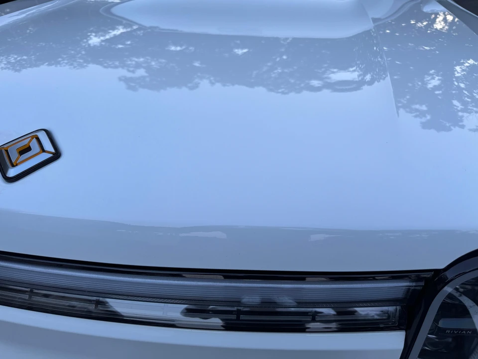 2025 Rivian R1S - Image 20 of 31
