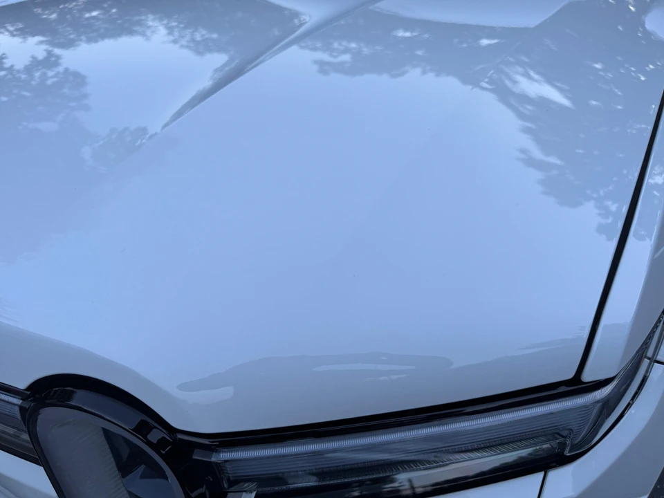 2025 Rivian R1S - Image 23 of 31