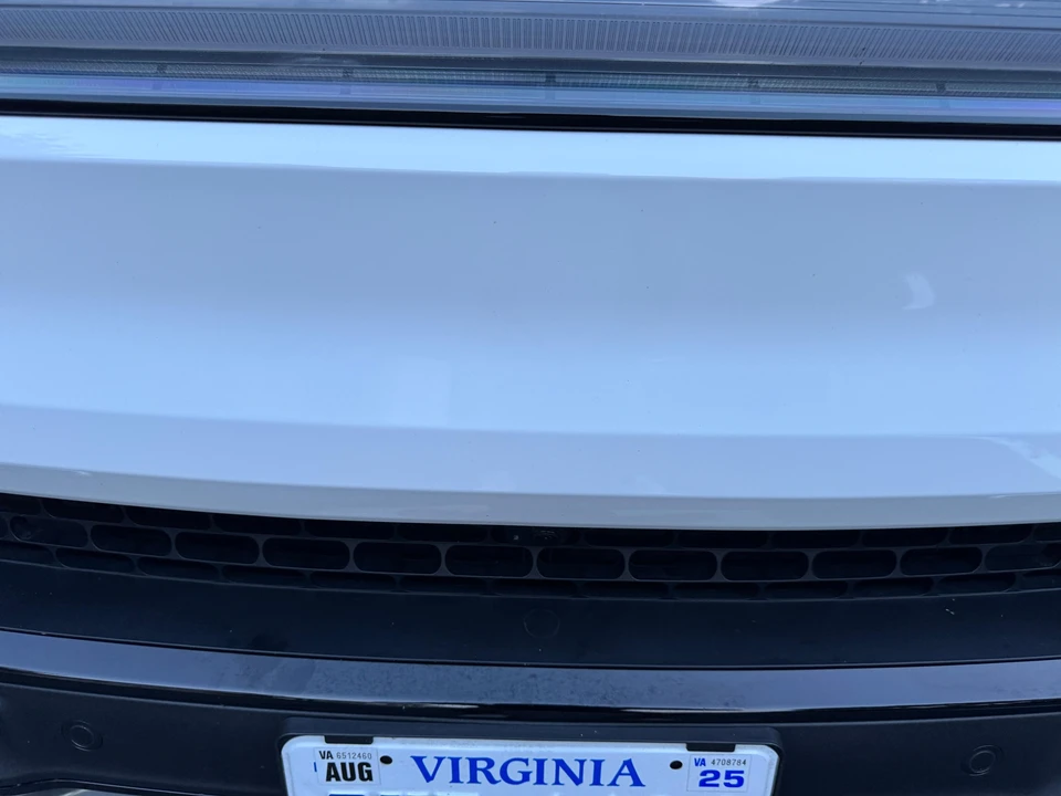 2025 Rivian R1S - Image 17 of 31