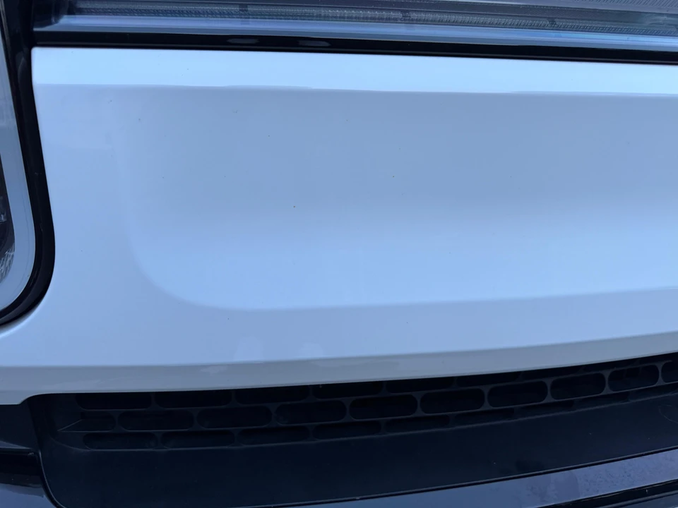 2025 Rivian R1S - Image 16 of 31