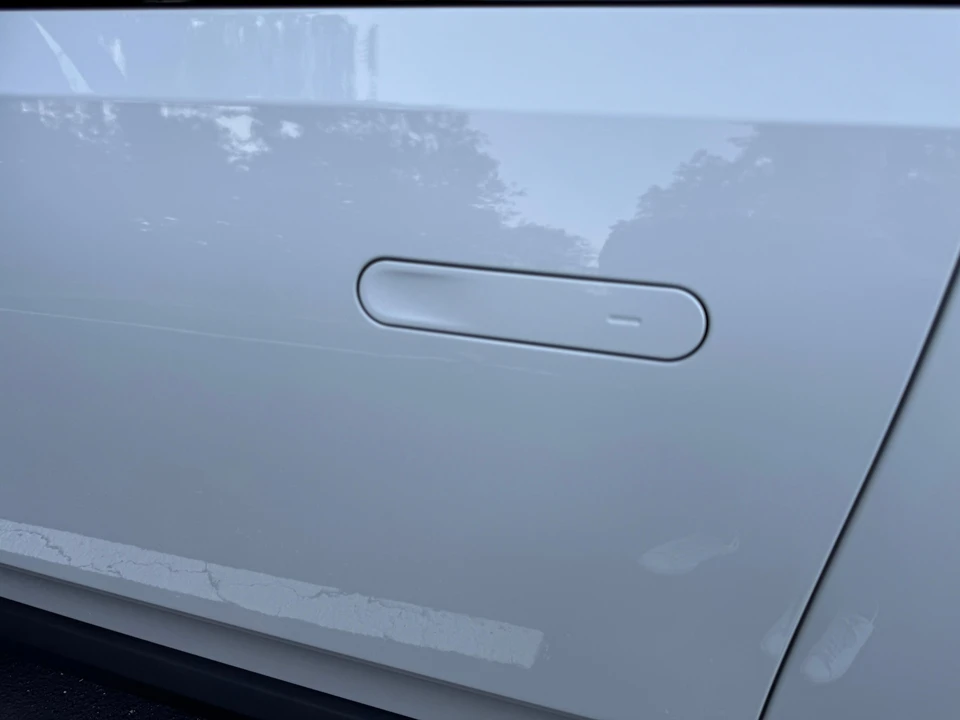 2025 Rivian R1S - Image 31 of 31