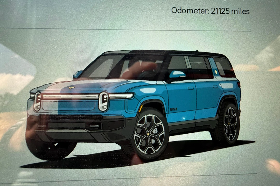 2025 Rivian R1S - Image 28 of 31