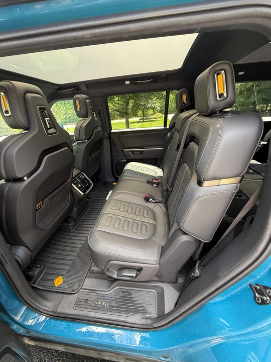 2025 Rivian R1S - Image 31 of 31