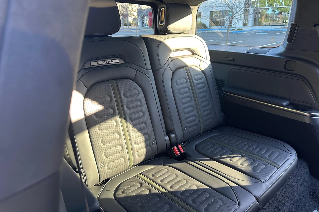 2025 Rivian R1S - Image 31 of 31