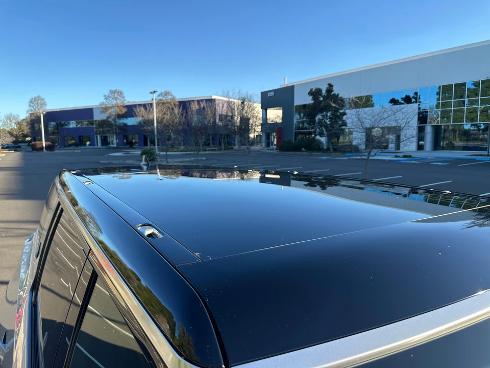 2025 Rivian R1S - Image 23 of 31