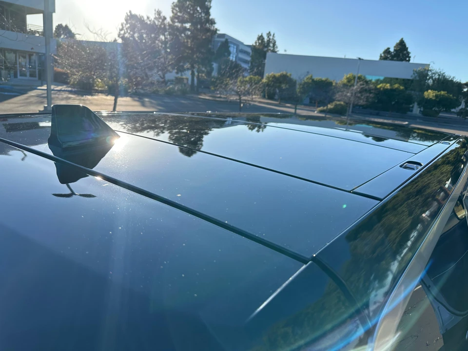 2025 Rivian R1S - Image 22 of 31