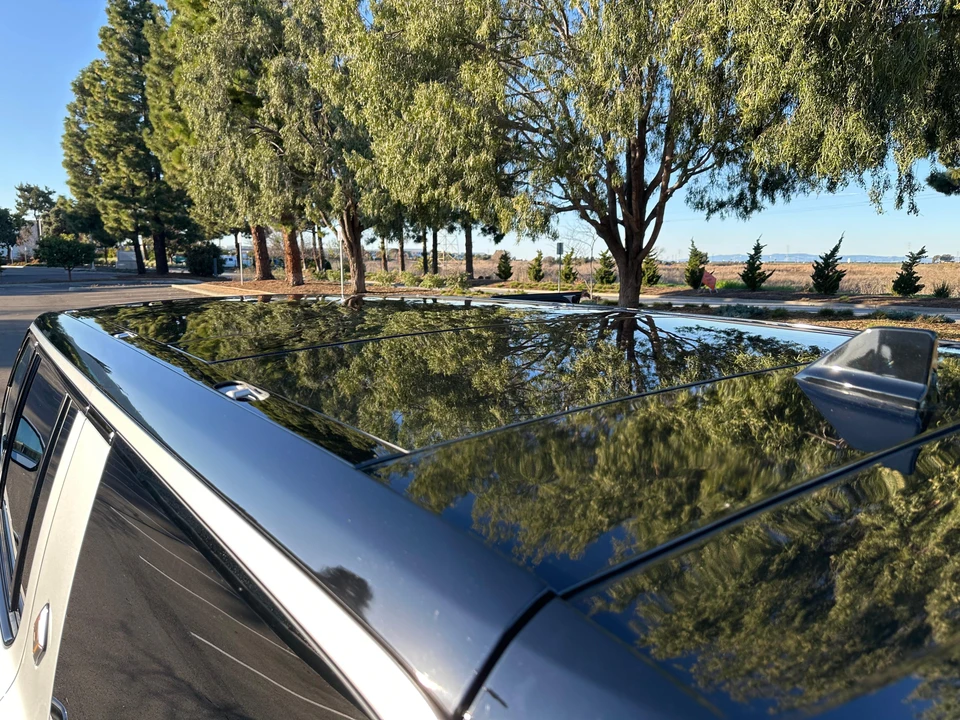 2025 Rivian R1S - Image 18 of 31
