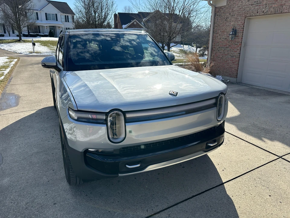 2025 Rivian R1S - Image 6 of 29