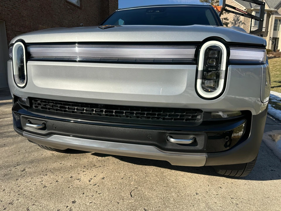 2025 Rivian R1S - Image 29 of 29