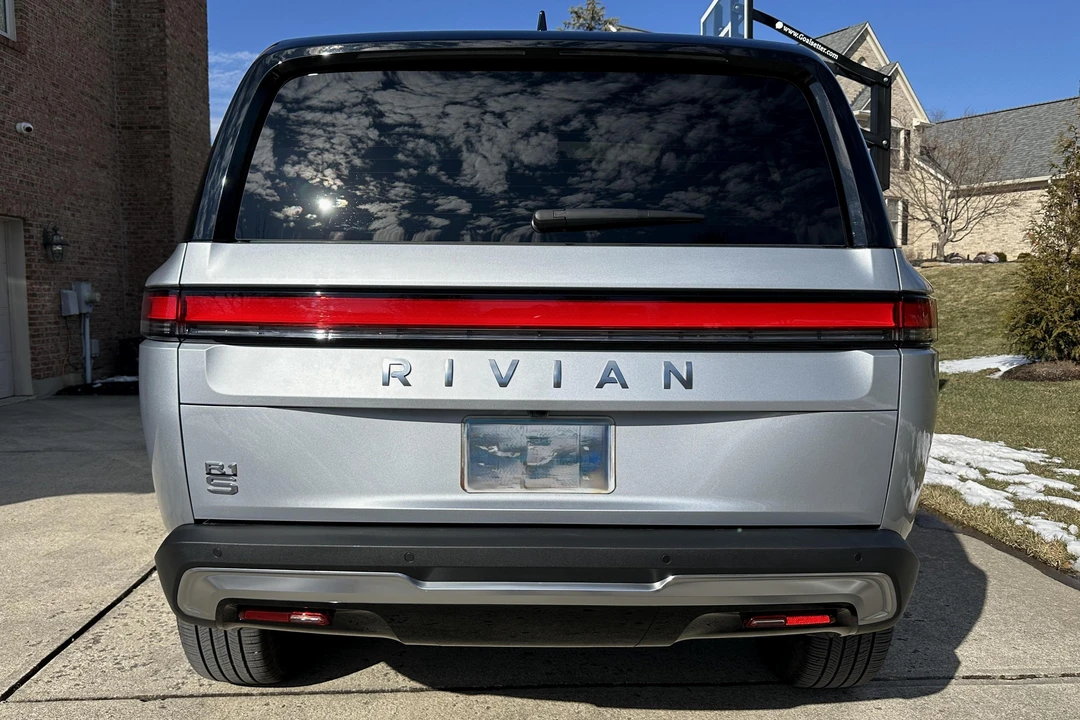 2025 Rivian R1S - Image 5 of 29