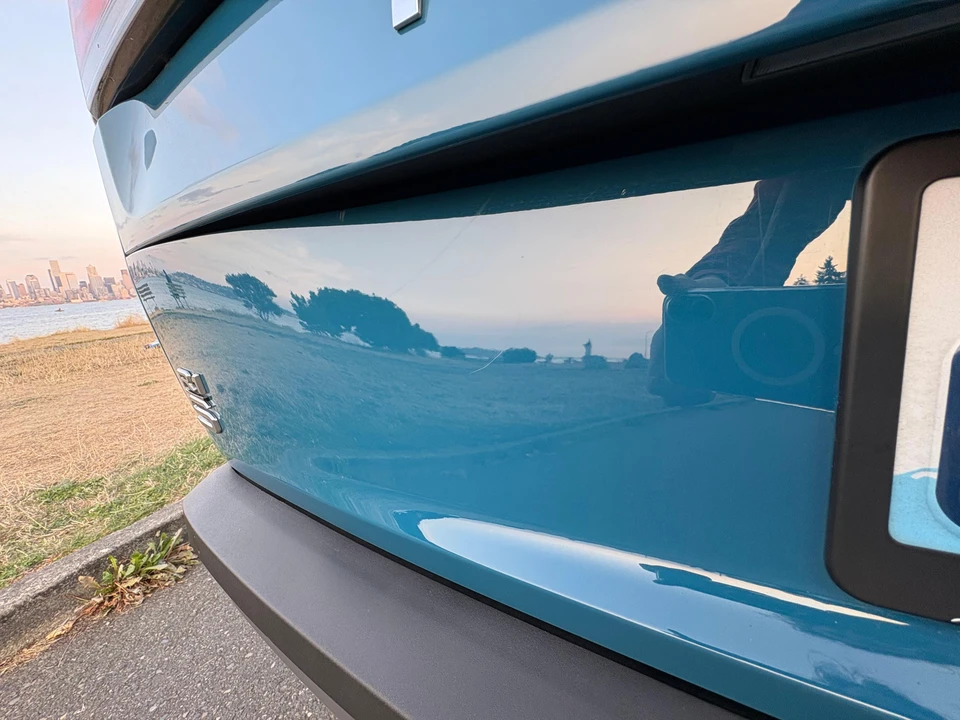 2025 Rivian R1S - Image 19 of 31