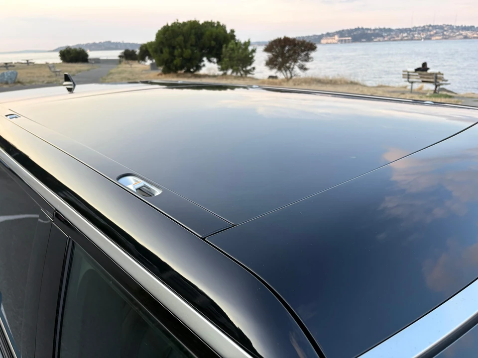 2025 Rivian R1S - Image 24 of 31