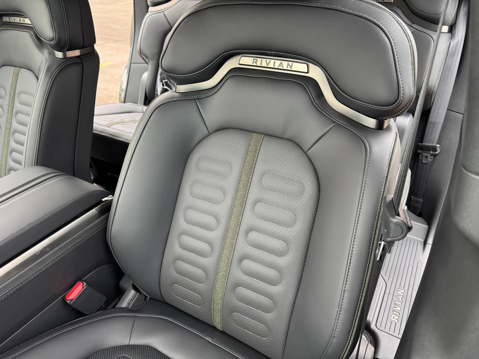 2025 Rivian R1S - Image 31 of 31