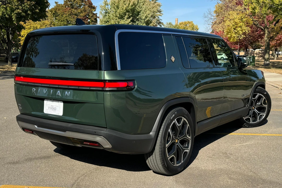 2025 Rivian R1S - Image 4 of 31