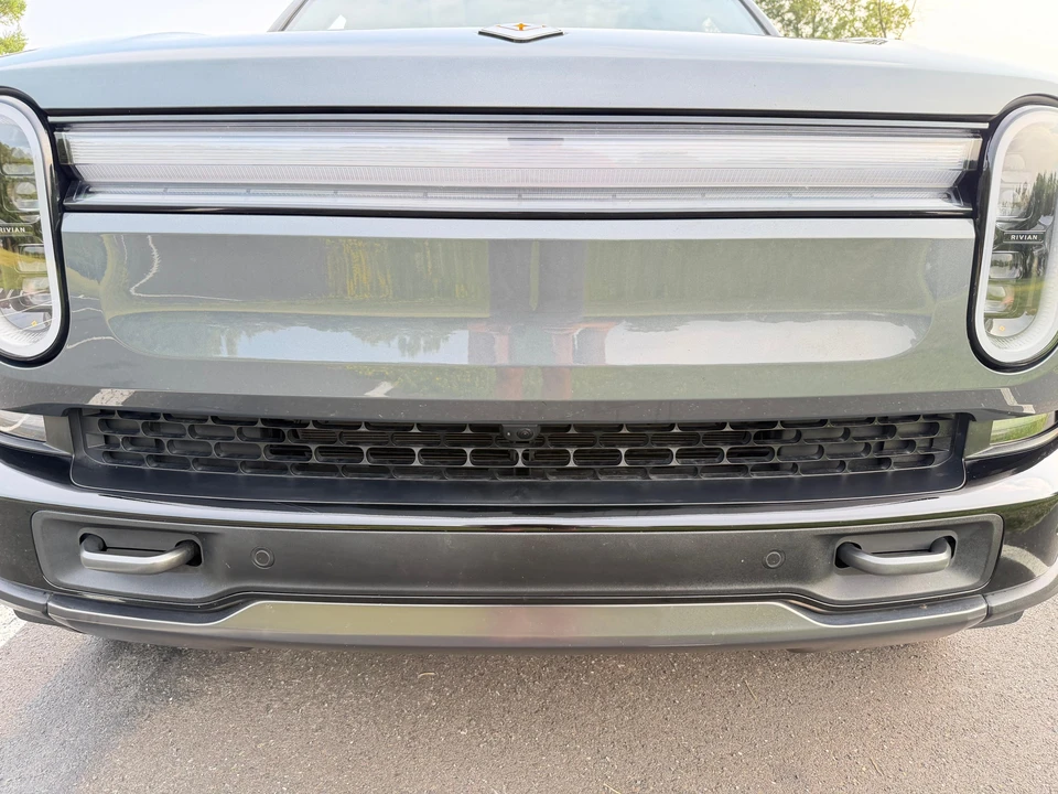 2025 Rivian R1S - Image 18 of 31
