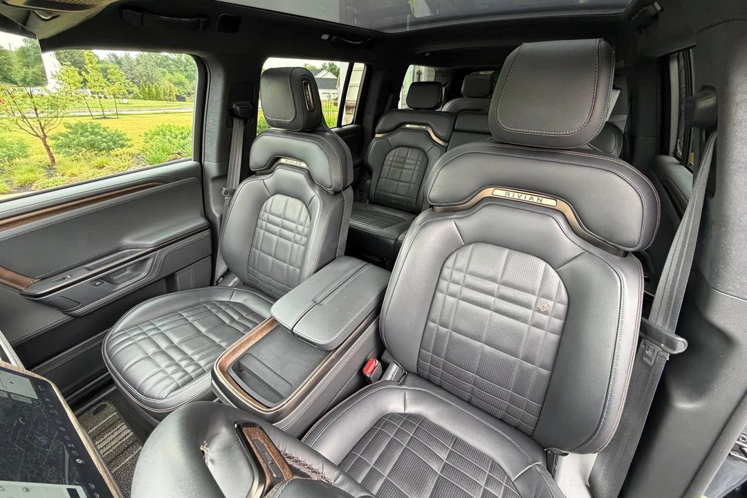 2025 Rivian R1S - Image 31 of 31