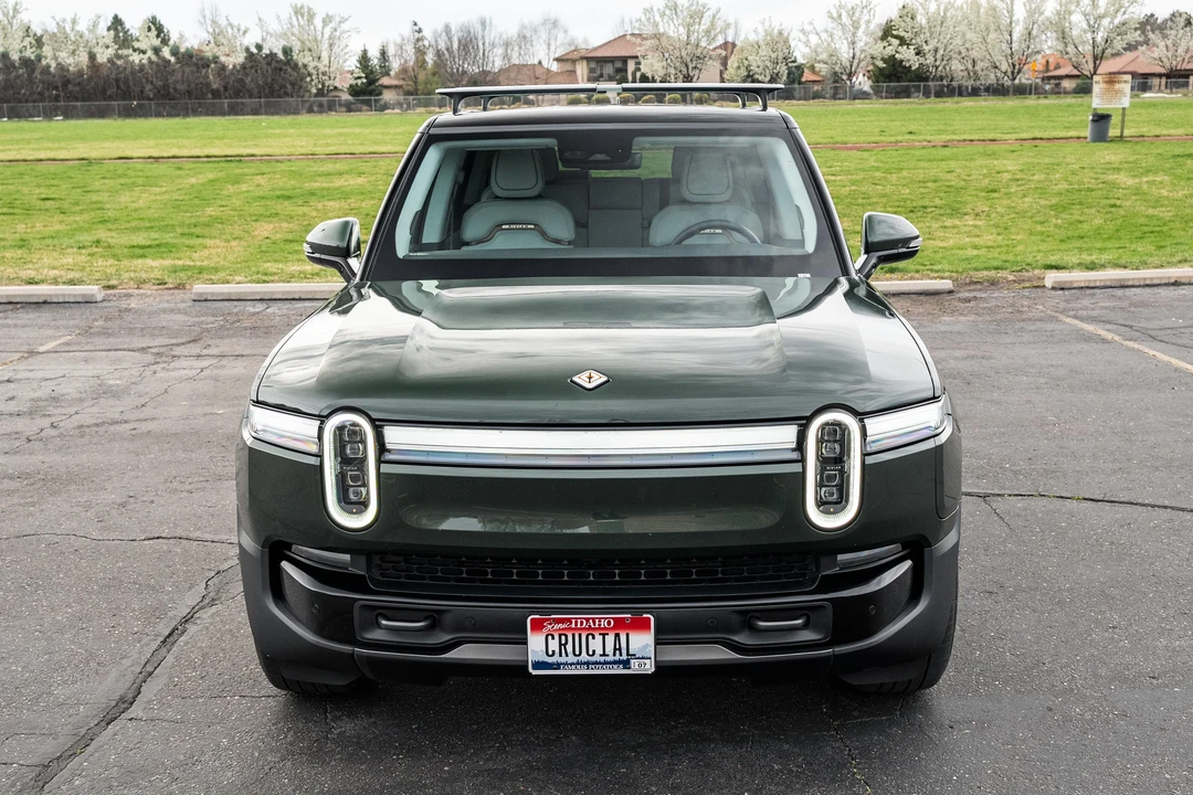 2025 Rivian R1S - Image 6 of 31