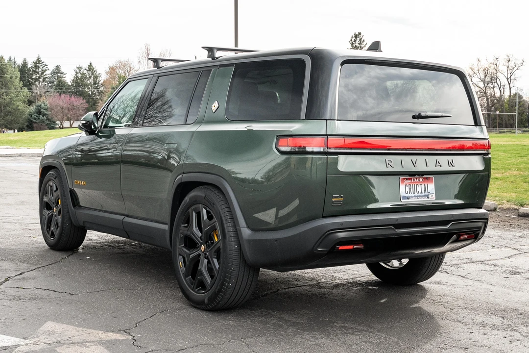 2025 Rivian R1S - Image 8 of 31