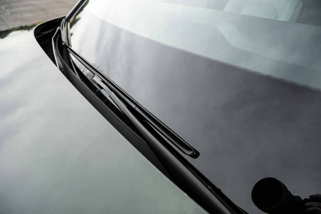 2025 Rivian R1S - Image 17 of 31